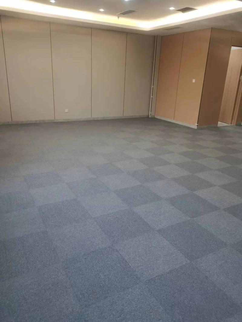 方块地毯铺设完活需要铺设地胶,地毯,运动地板,橡胶楼梯踏步