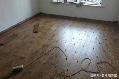 老木工铺地板的“匠心手艺” 这种工艺，验收直呼“满分”